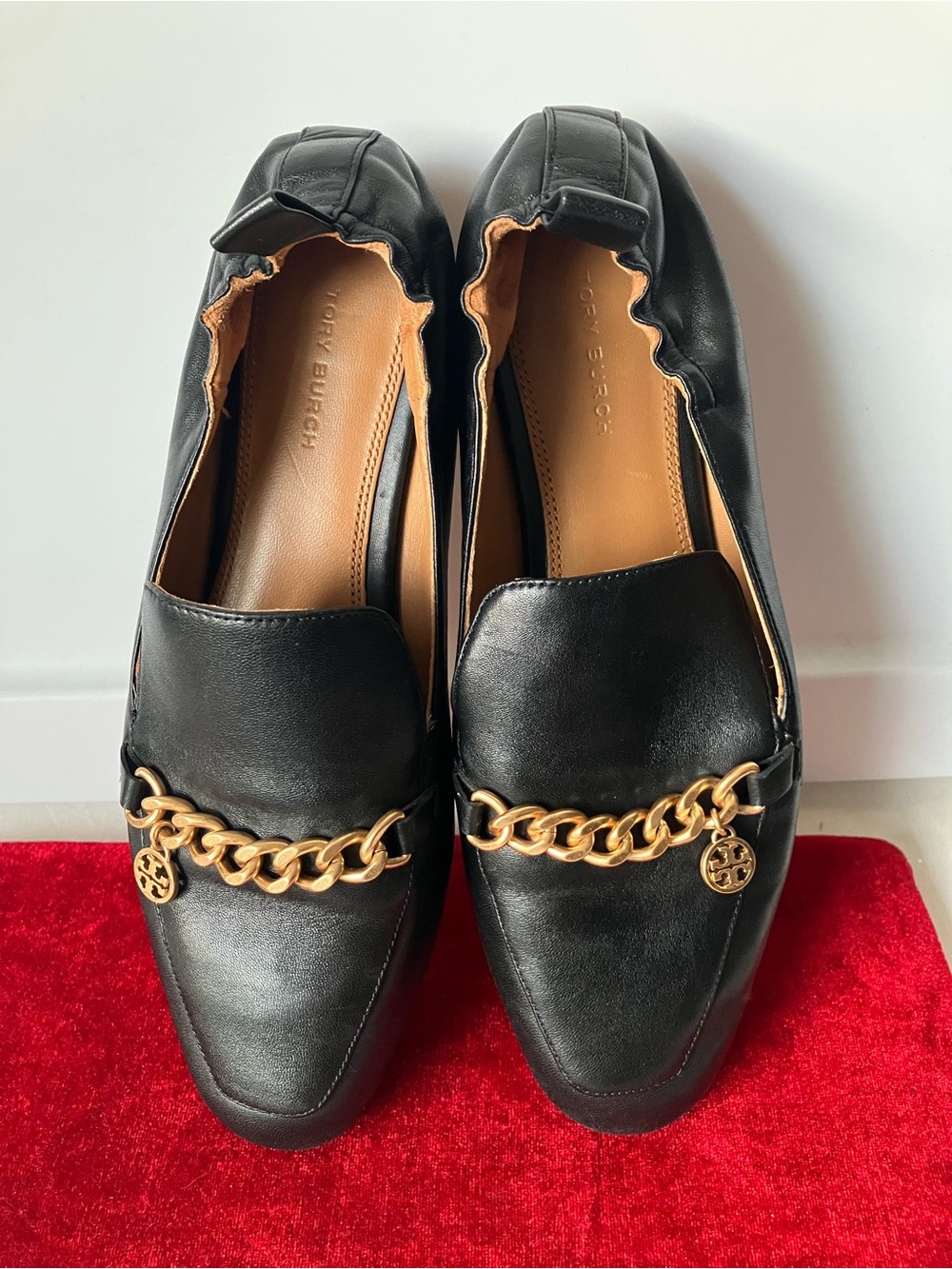 Tory Burch Mini Benton Black Leather Loafers Gold Chain Charm Flats Size 8.5
